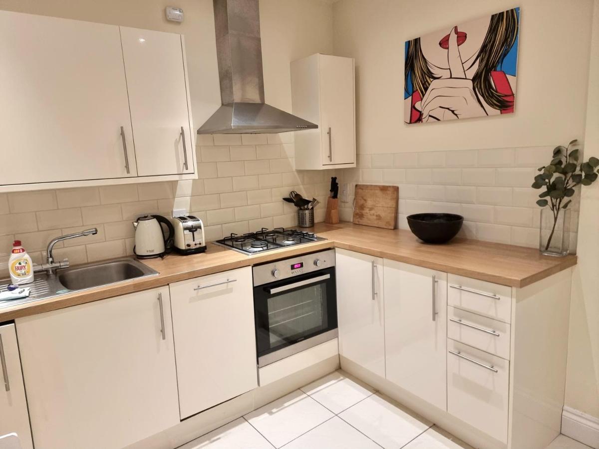 Oxford Gardens Apartments Londra Esterno foto