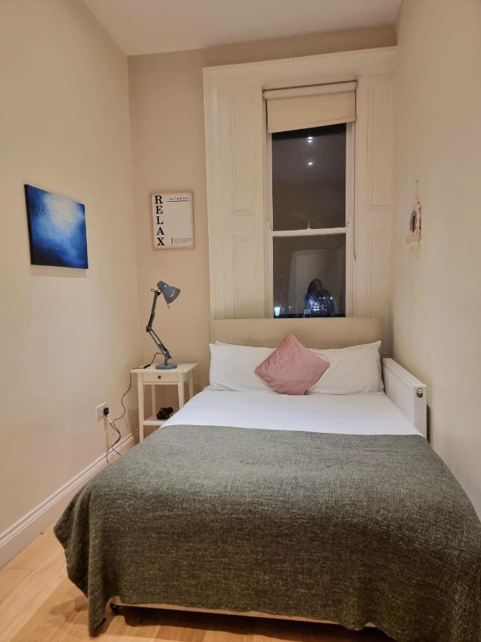 Oxford Gardens Apartments Londra Esterno foto