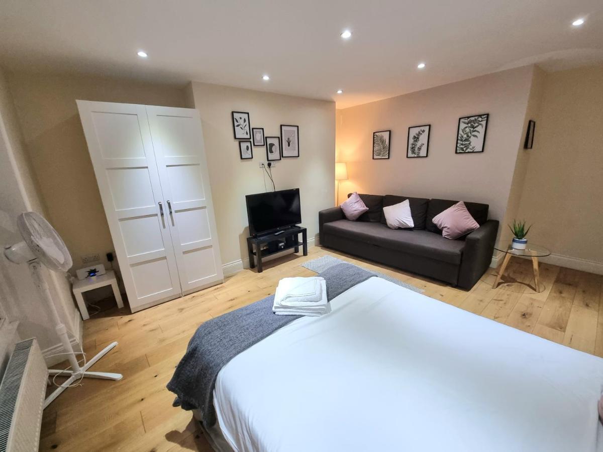 Oxford Gardens Apartments Londra Esterno foto
