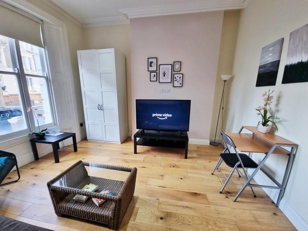 Oxford Gardens Apartments Londra Esterno foto