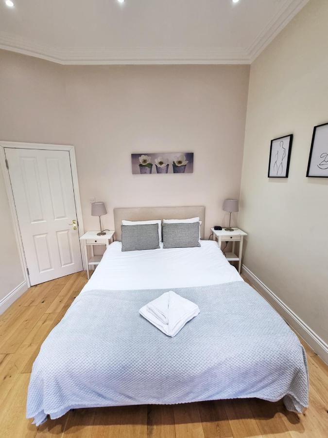 Oxford Gardens Apartments Londra Esterno foto