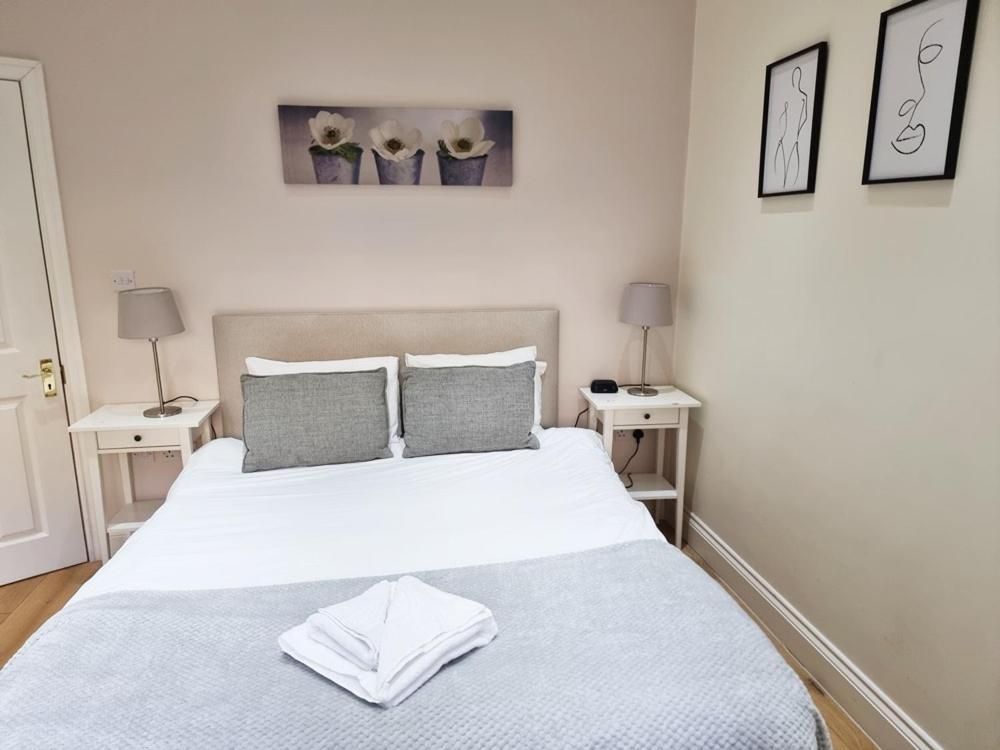 Oxford Gardens Apartments Londra Esterno foto